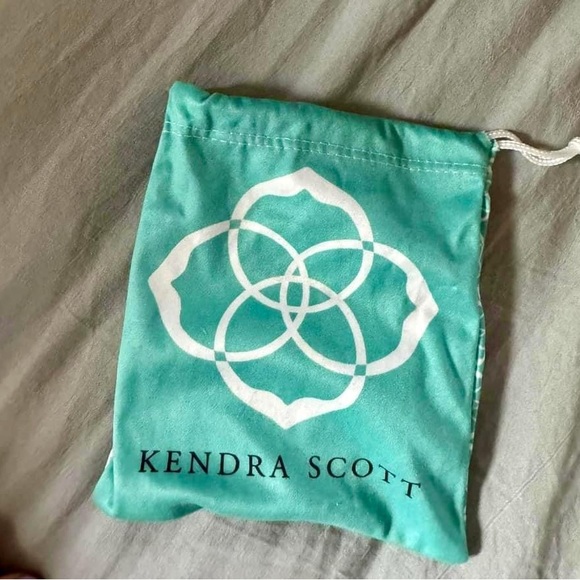 Kendra Scott hanging earrings - Picture 4 of 4